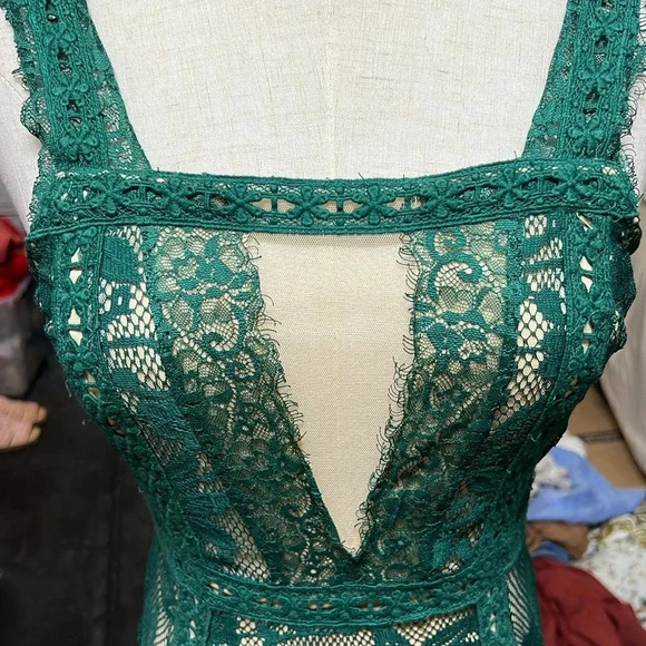 Venus Lacy Green Maxi Dress Size 2 - Picture 5 of 7